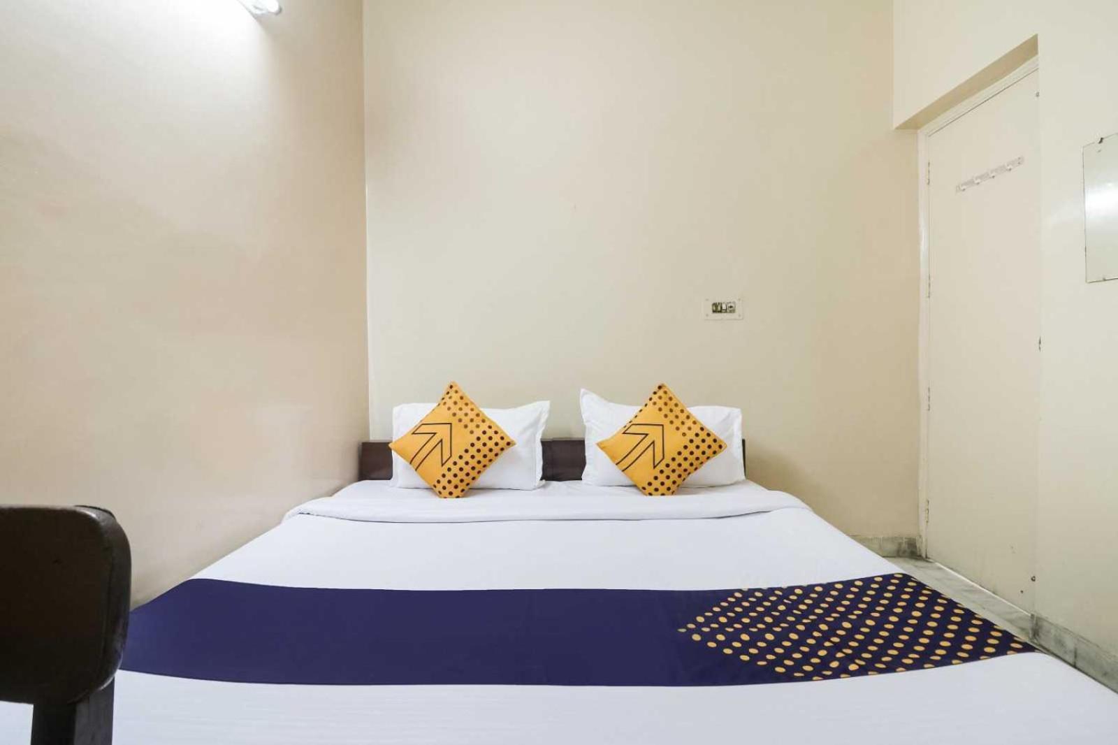 Hotel O Chandu Inn Нью-Дели Экстерьер фото